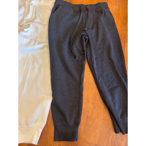 Woman’s high-rise Risen crop jogger bundle size medium - Picture 3 of 5